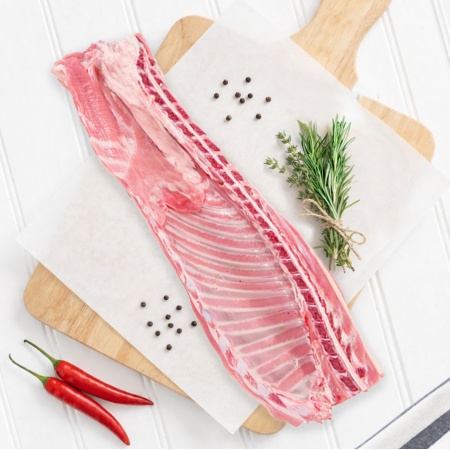 Каре от млечно агне Cordero Lechal