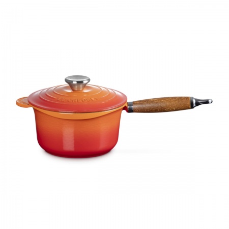Le Creuset - Cast Iron Saucepan with Wooden Handle/ 18 cm ЦВЯТ: FLAME (VOLCANIC)