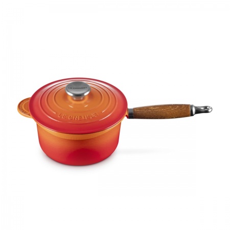 Le Creuset - Cast Iron Saucepan with Wooden Handle/ 18 cm ЦВЯТ: FLAME (VOLCANIC)